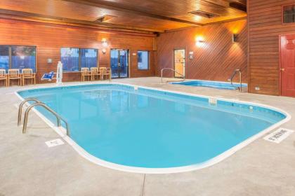Days Inn by Wyndham Pontoon Beach - image 7