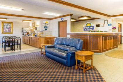 Days Inn by Wyndham Pontoon Beach - image 8