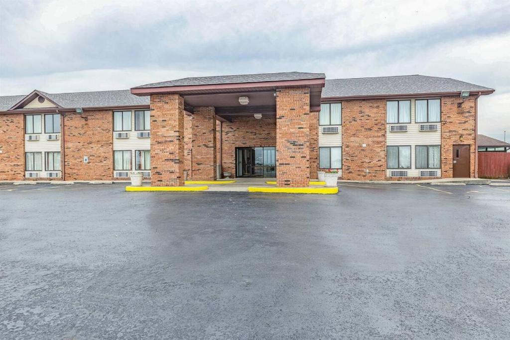 Magnuson Hotel Camelot - main image