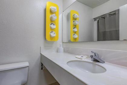 Magnuson Hotel Camelot - image 11