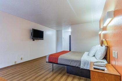 Magnuson Hotel Camelot - image 14