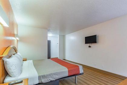 Magnuson Hotel Camelot - image 5