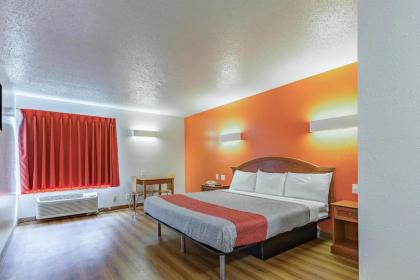 Magnuson Hotel Camelot - image 6