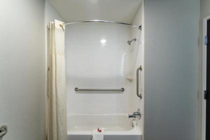 Microtel Inn & Suites by Wyndham Savannah/Pooler - image 10