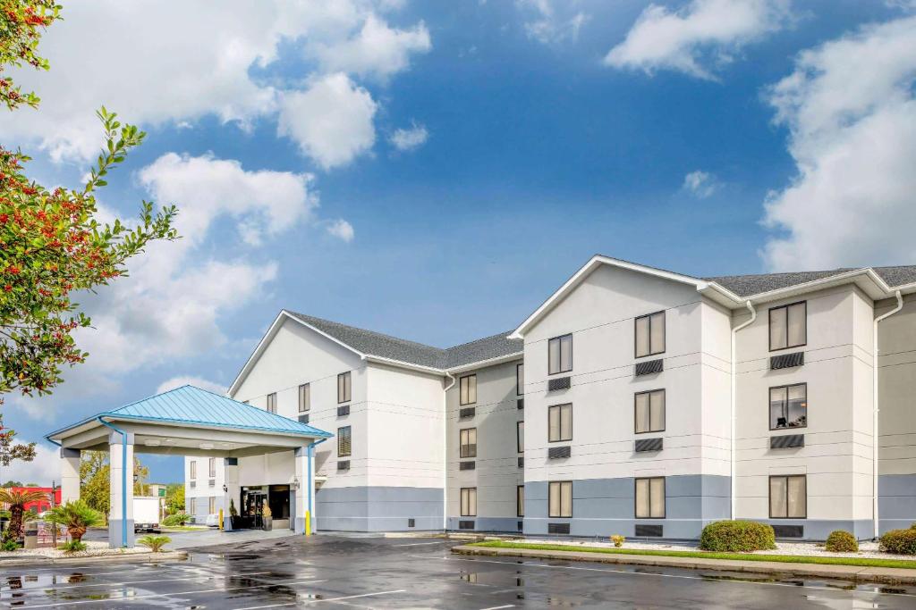 Baymont by Wyndham Pooler/Savannah - main image