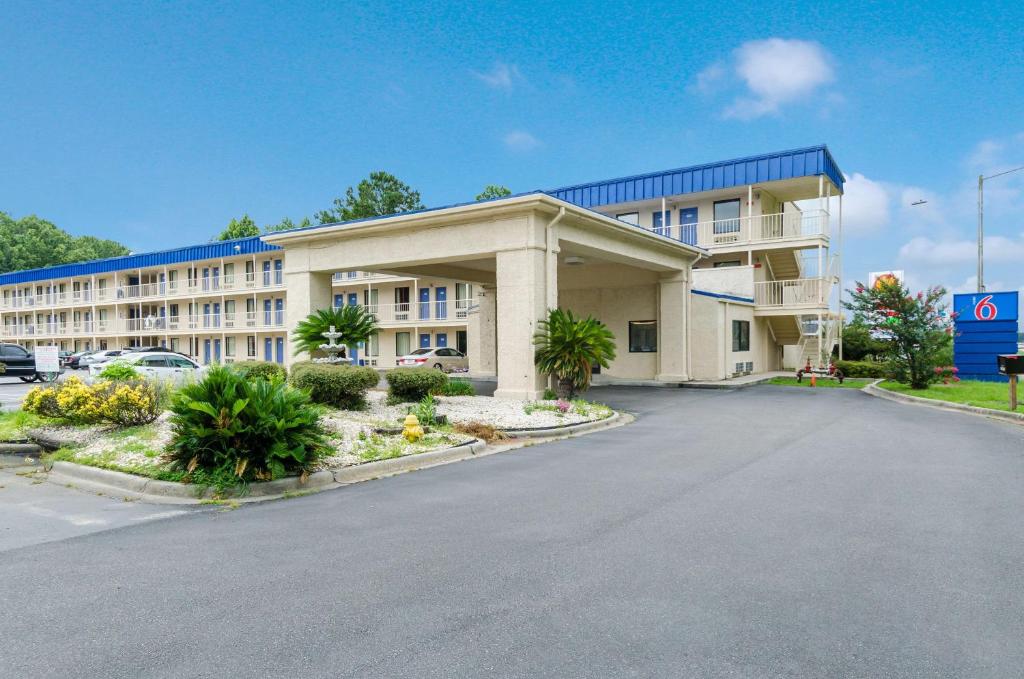 Motel 6-Pooler GA - Savannah Airport - main image