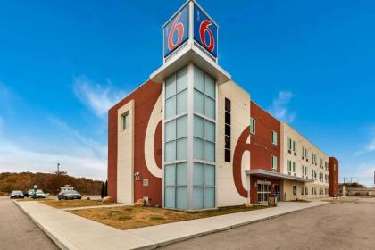 Motel 6-Poplar Bluff MO - image 13