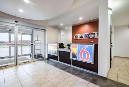 Motel 6-Poplar Bluff MO - image 14