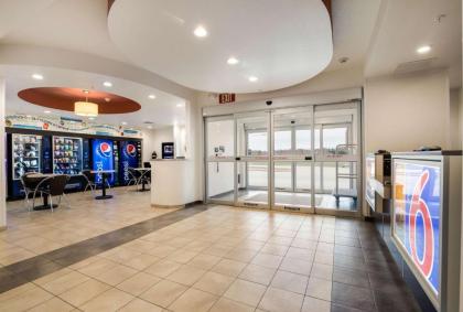 Motel 6-Poplar Bluff MO - image 9