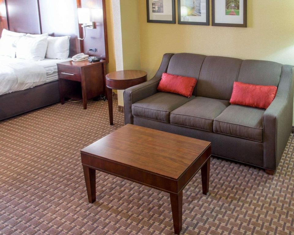 Comfort Suites Port Allen - Baton Rouge - image 4
