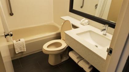 Red Roof Inn Port Allen - image 4
