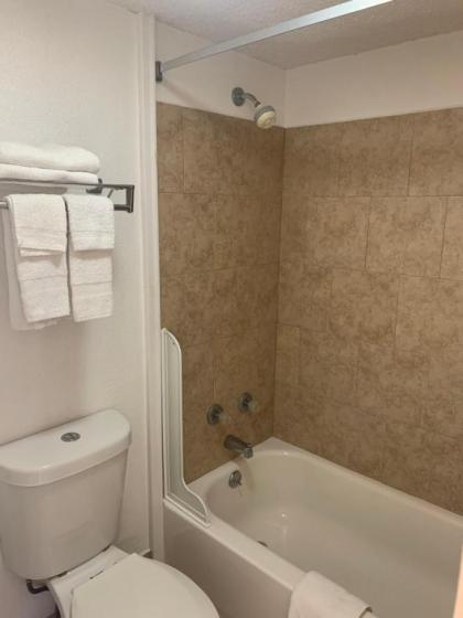 Baton Rouge West Inn - image 13