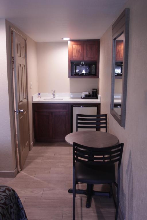 Americas Best Value Inn Port Aransas - image 2