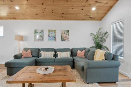 New! Marvelous Beach Home 2Min from Beach - image 4