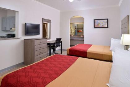 Econo Lodge & Suites - image 3