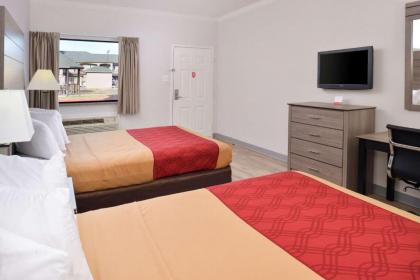 Econo Lodge & Suites - image 4