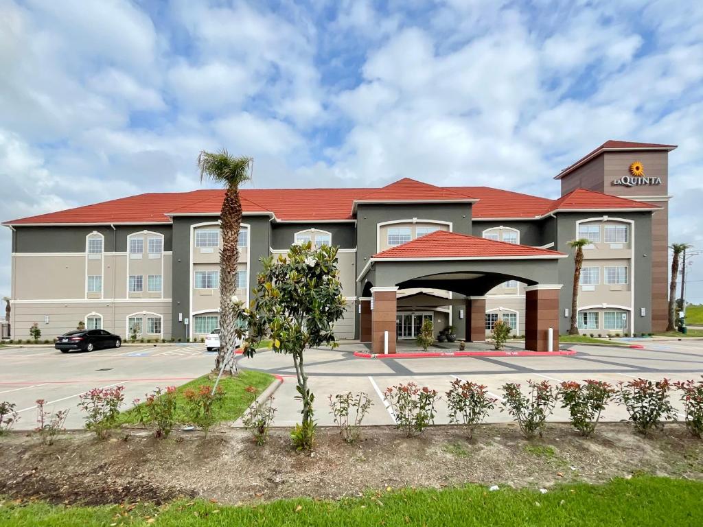 La Quinta by Wyndham Port Arthur - image 2