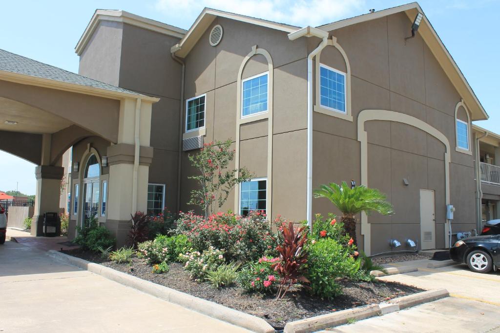 Quality Inn & Suites Port Arthur - Nederland - main image