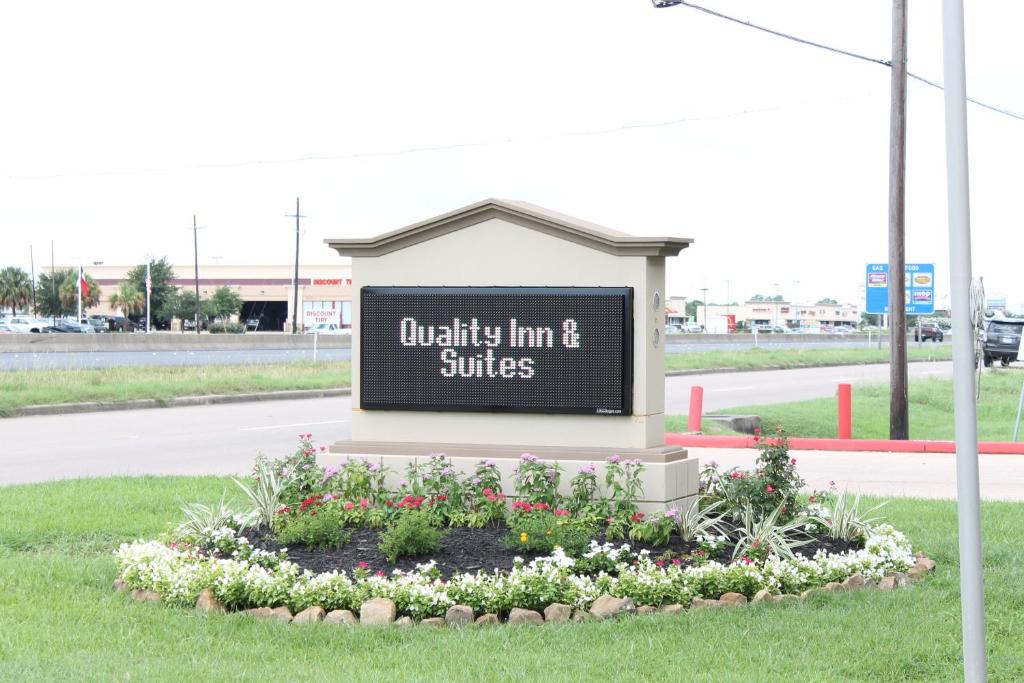 Quality Inn & Suites Port Arthur - Nederland - image 2