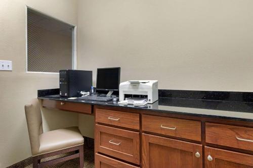 Comfort Inn & Suites Port Arthur - image 3