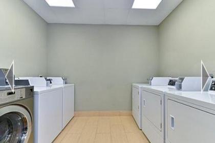 Suburban Extended Stay Hotel - image 4