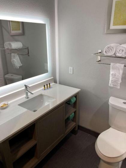 Best Western Plus Mid County - image 2