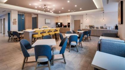 Best Western Plus Mid County - image 6