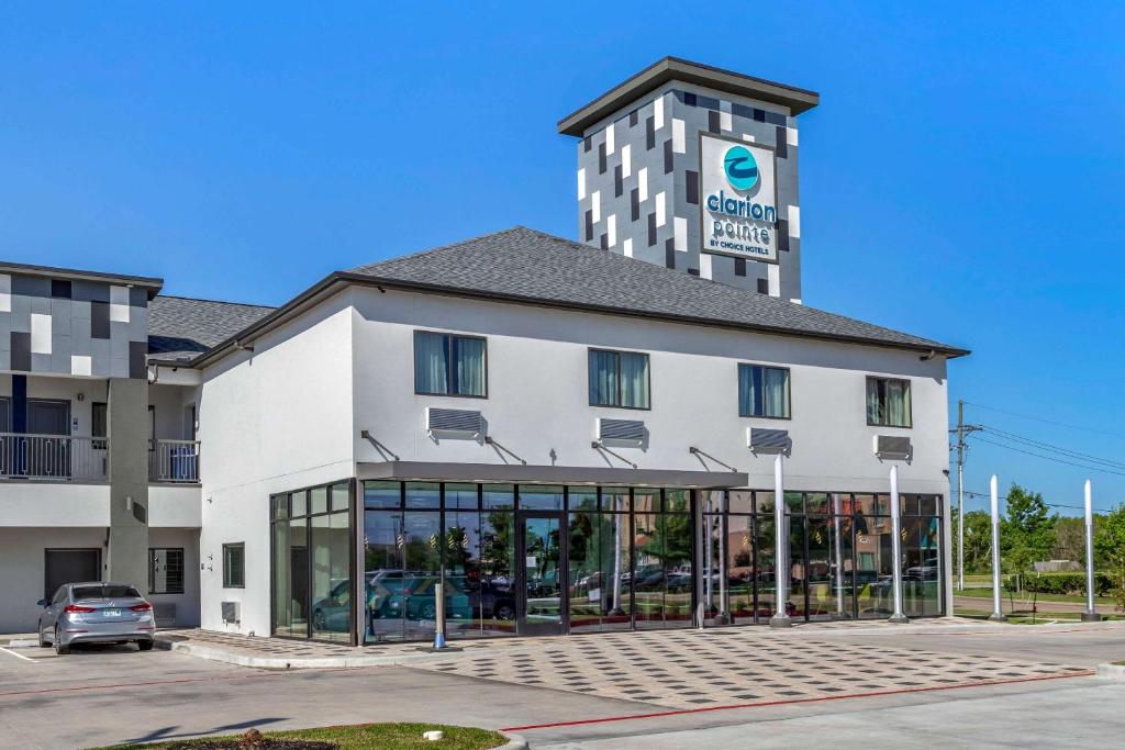 Clarion Pointe - main image
