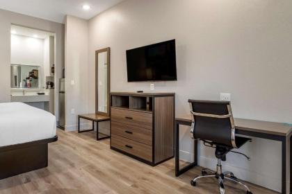 Clarion Pointe - image 10