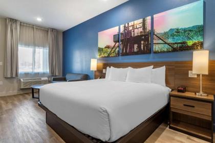 Clarion Pointe - image 11