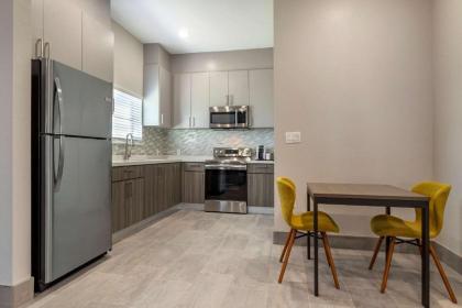 Clarion Pointe - image 14