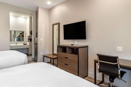 Clarion Pointe - image 7