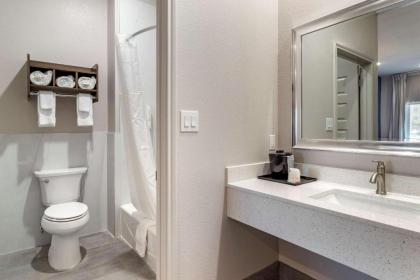 Clarion Pointe - image 8