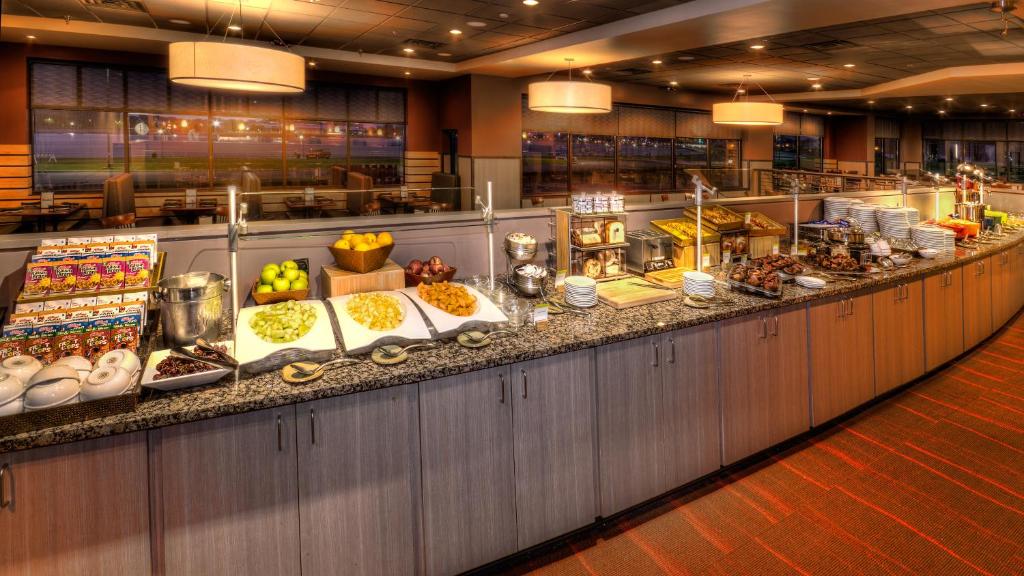DoubleTree by Hilton Port Huron - image 7