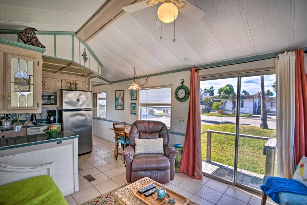 Waterfront Port Isabel Cottage with Deck! - image 7