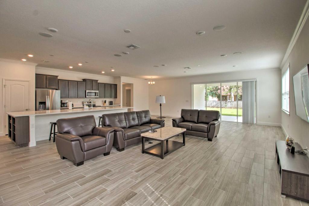 Modern Coastal Getaway with AC WiFi and Office! - main image