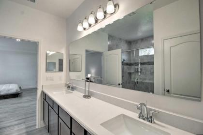 Modern Coastal Getaway with AC WiFi and Office! - image 15