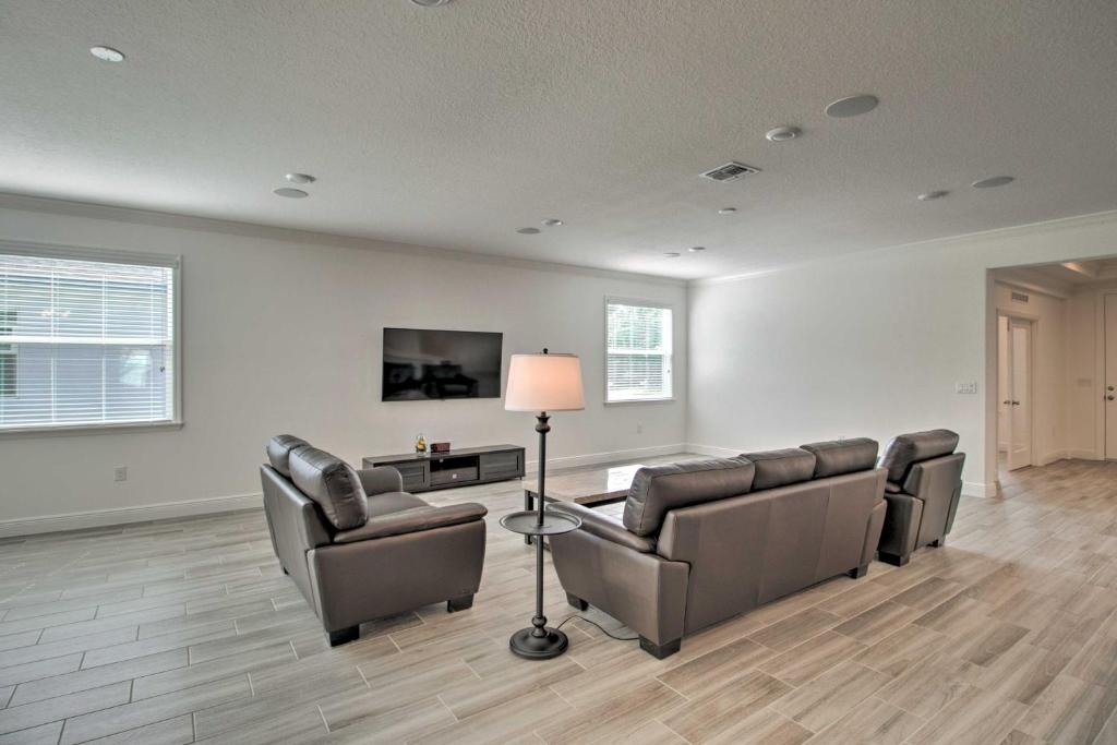 Modern Coastal Getaway with AC WiFi and Office! - image 4
