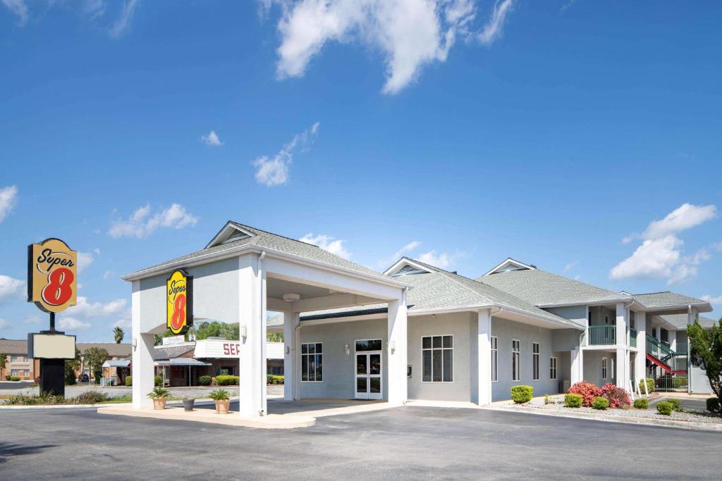 Super 8 by Wyndham Port Wentworth Savannah Area - main image