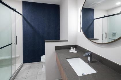 Fairfield Inn & Suites by Marriott Savannah I-95 North - image 12