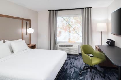 Fairfield Inn & Suites by Marriott Savannah I-95 North - image 2