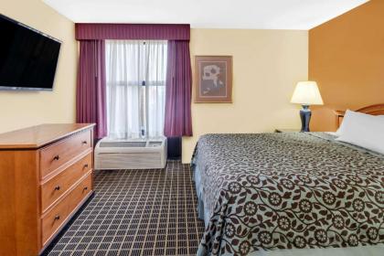 Days Inn & Suites by Wyndham Kalamazoo - image 9