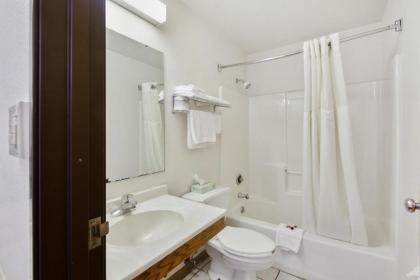 OYO Hotel Portage I-94 - image 12