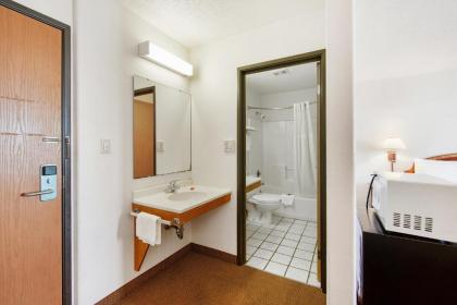 OYO Hotel Portage I-94 - image 13