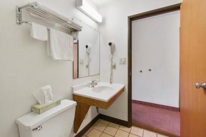 OYO Hotel Portage I-94 - image 7