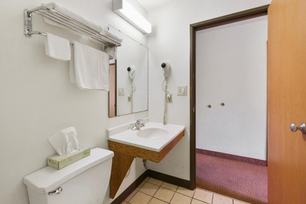 OYO Hotel Portage I-94 - image 7