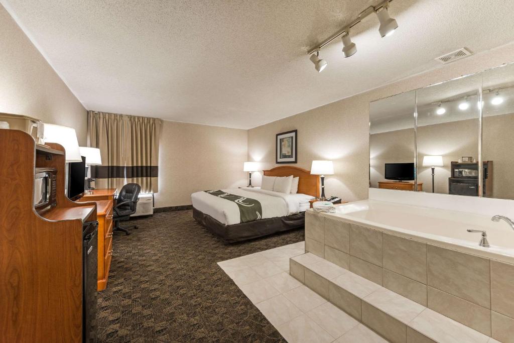 Quality Inn & Suites - main image