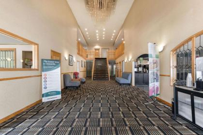 Quality Inn & Suites - image 12