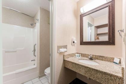 Quality Inn & Suites - image 15