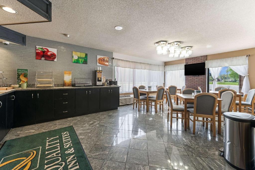 Quality Inn & Suites - image 7